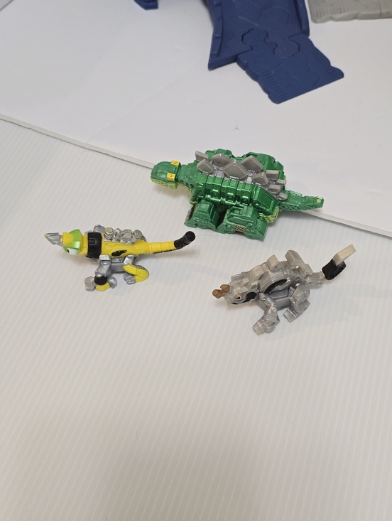 Dinotrux Toys R Us Exclusive Playset Set - Picture 8 of 16